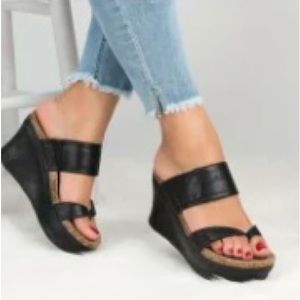 New ladies wedge sandal-NWOT